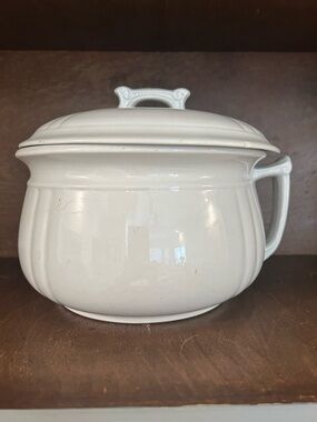 ALFRED MEAKIN IRONSTONE CHAMBER POT WITH LID ENGLAND